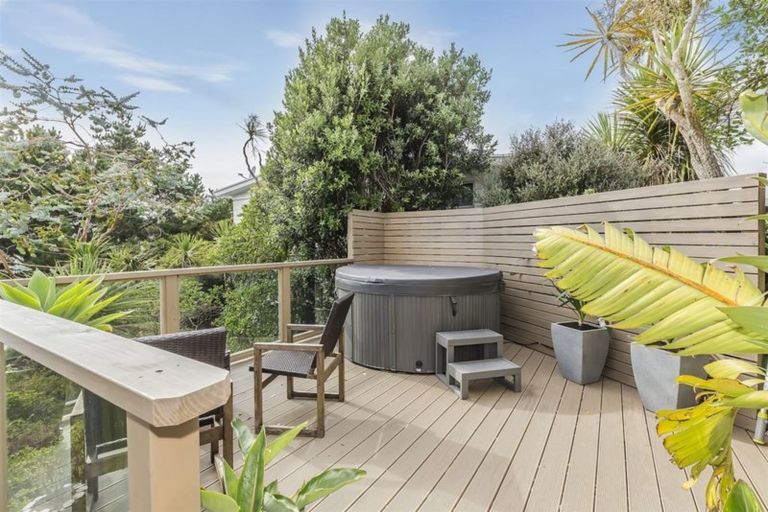 Photo of property in 97 Kahu Road, Paremata, Porirua, 5024