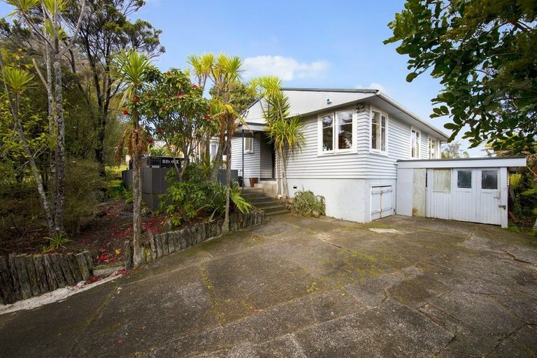 Photo of property in 180 Glengarry Road, Glen Eden, Auckland, 0602