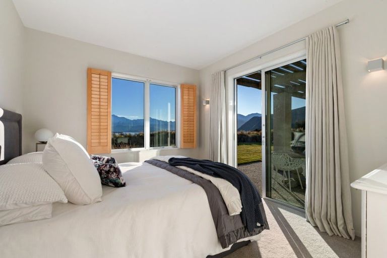 Photo of property in 24 Briar Bank Drive, Wanaka, 9305