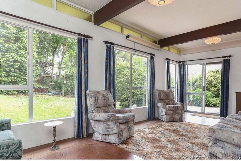 Photo of property in 28 Cyclarama Crescent, Massey, Auckland, 0614