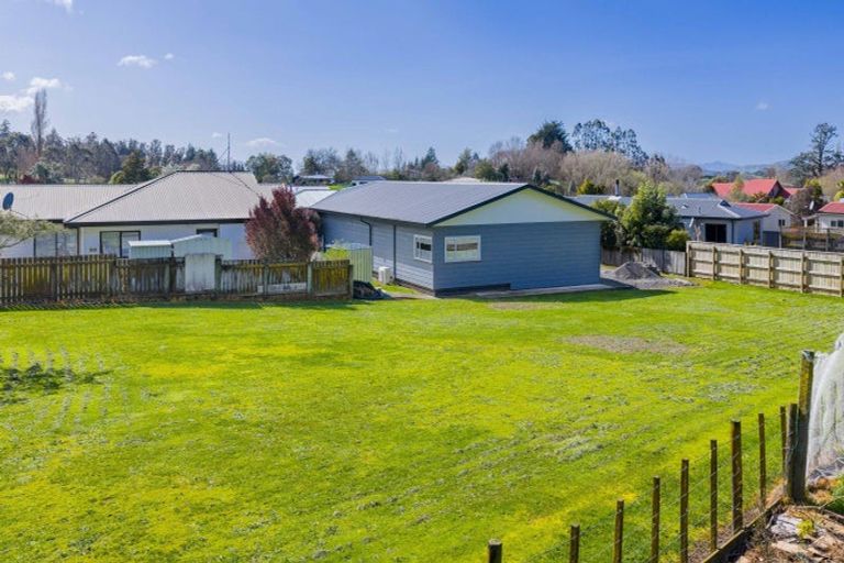 Photo of property in 12 Abbot Avenue, Waipawa, 4210