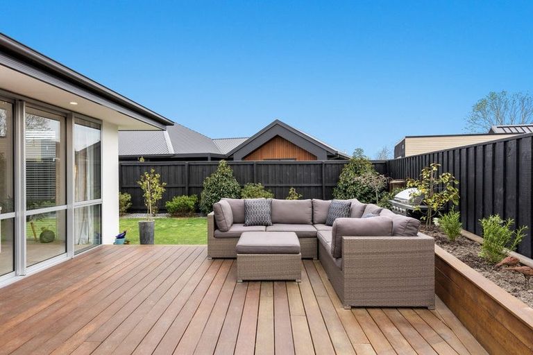 Photo of property in 8 Irvines Track, Halswell, Christchurch, 8025