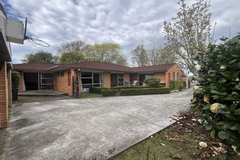 Photo of property in 218 Memorial Avenue, Burnside, Christchurch, 8053