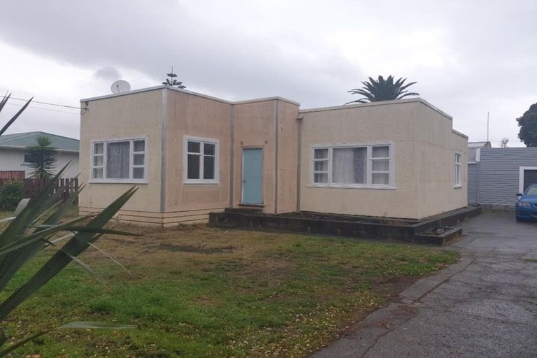 Photo of property in 2 Ruapehu Street, Castlecliff, Whanganui, 4501