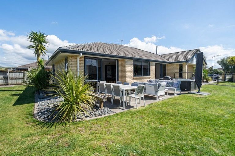 Photo of property in 9 Carrington Drive, Papamoa Beach, Papamoa, 3118