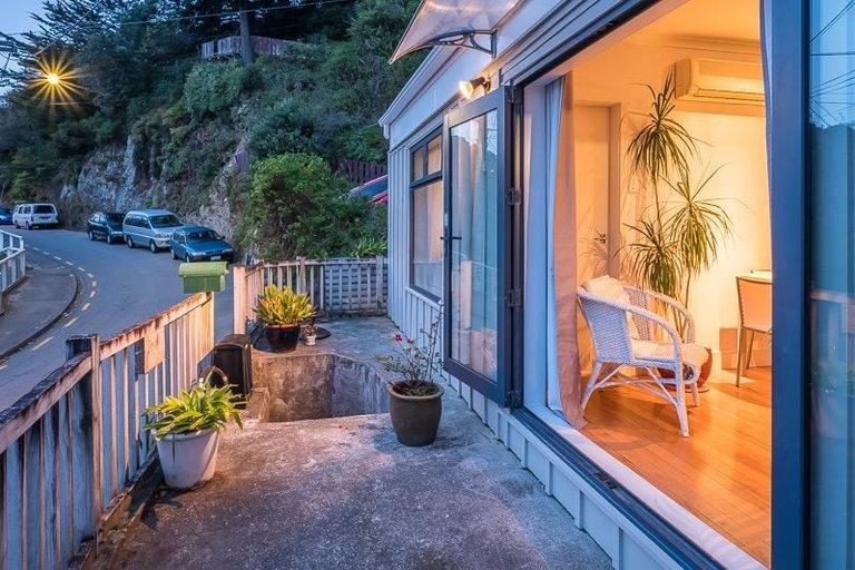 Photo of property in 92 Duncan Terrace, Kilbirnie, Wellington, 6022