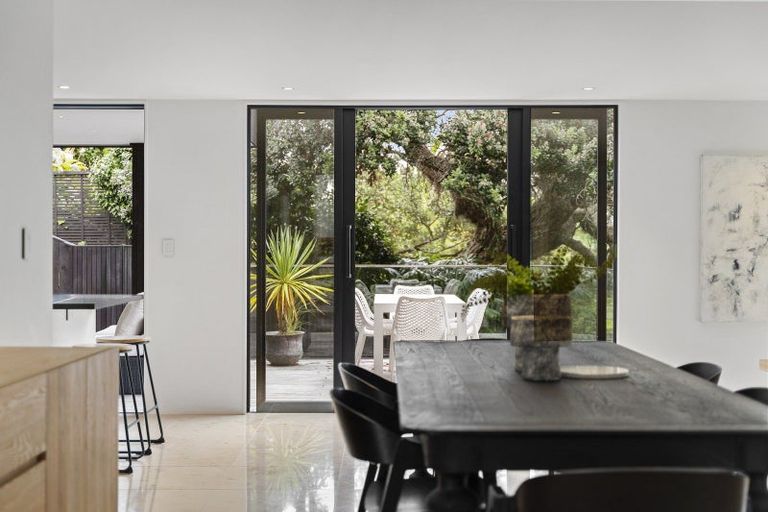 Photo of property in 14a Stanley Point Road, Stanley Point, Auckland, 0624