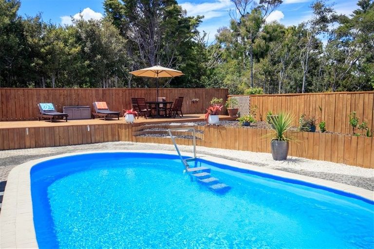 Photo of property in 2 Arabella Road, Opua, 0200