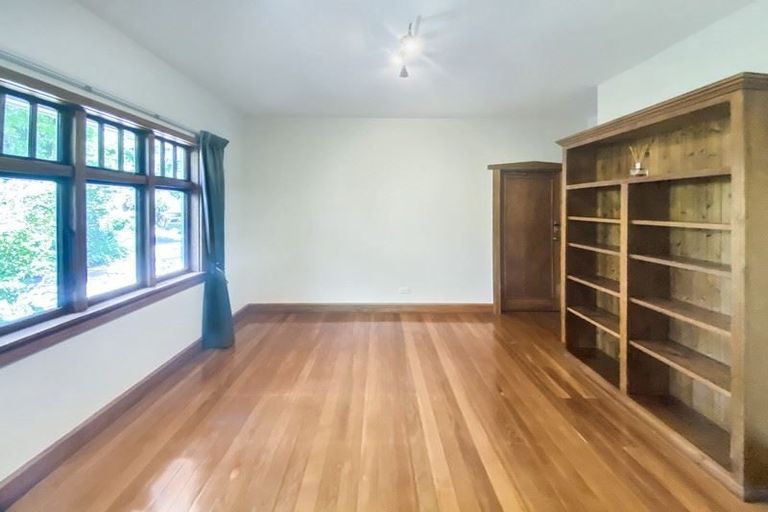 Photo of property in 4 Thorrington Road, Cashmere, Christchurch, 8022