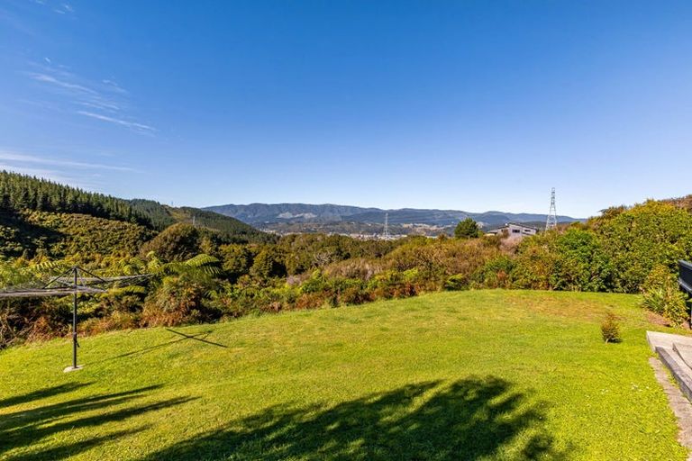 Photo of property in 21 Mcewen Crescent, Riverstone Terraces, Upper Hutt, 5018