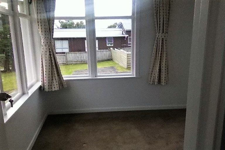 Photo of property in 90 Knights Road, Rothesay Bay, Auckland, 0630