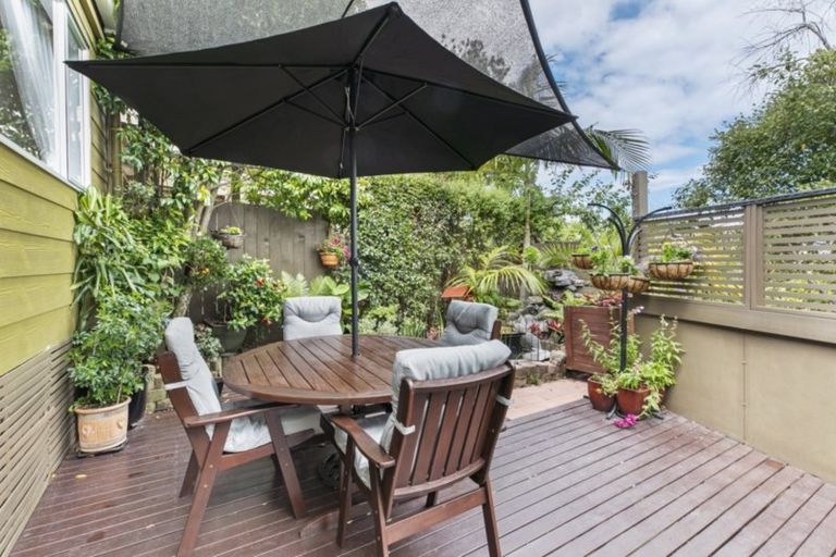 Photo of property in 2/37 Glamorgan Drive, Torbay, Auckland, 0630