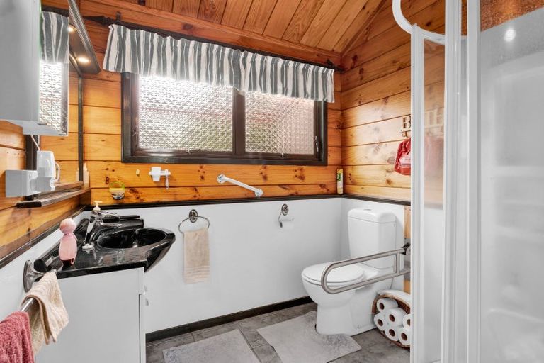 Photo of property in 16 Heaphy Road, Opunake, 4616