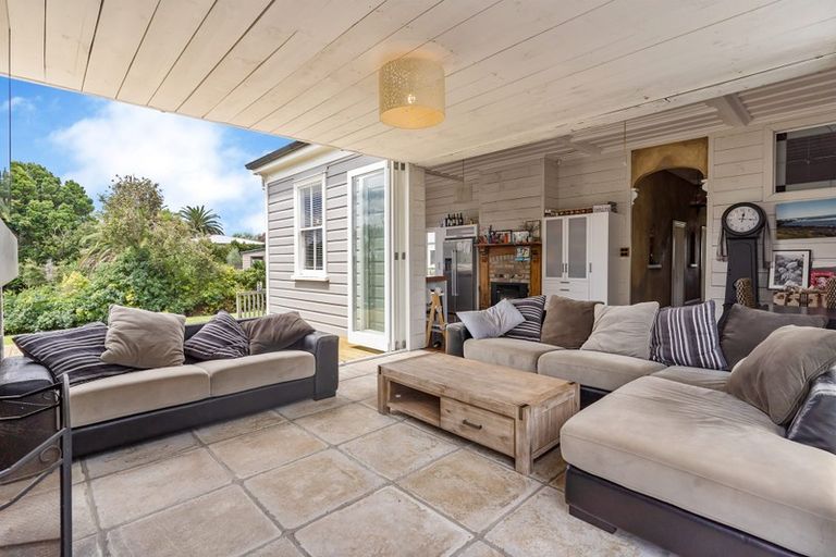 Photo of property in 2 Collingwood Road, Waiuku, 2123