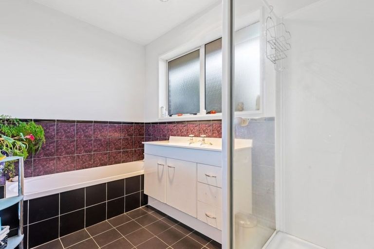 Photo of property in 5 Hossack Close, Belfast, Christchurch, 8051