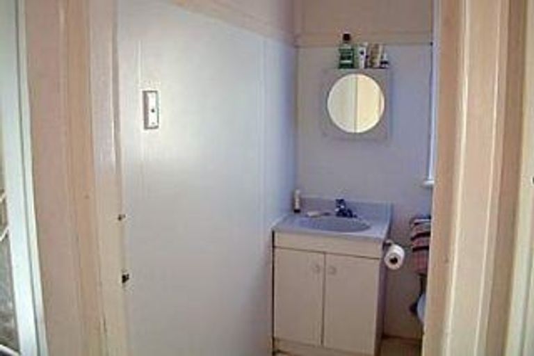 Photo of property in Ambassador Flats, 4/7 Maurice Terrace, Te Aro, Wellington, 6011