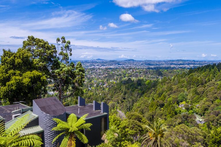 Photo of property in 70 Scenic Drive, Titirangi, Auckland, 0604
