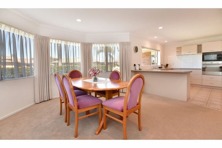 Photo of property in 18 Dan Tori Place, Orewa, 0931
