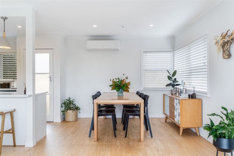 Photo of property in 15 Camelot Place, Glenfield, Auckland, 0629