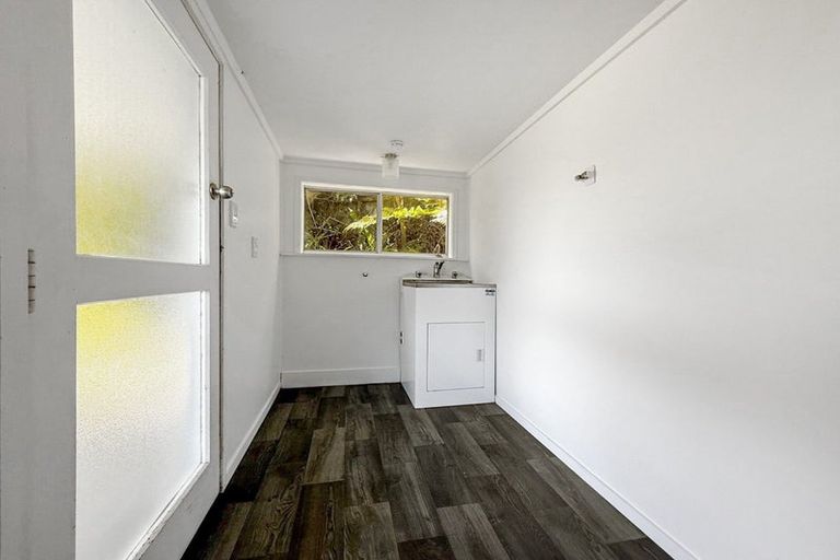 Photo of property in 1/8 Rewi Street, Torbay, Auckland, 0630