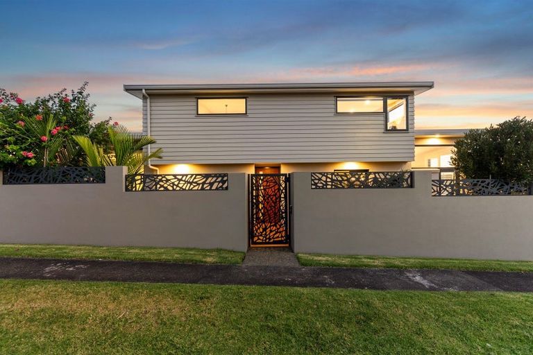 Photo of property in 99 Exmouth Road, Northcote, Auckland, 0627