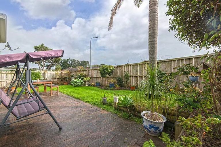 Photo of property in 8 De Quincey Terrace, Highland Park, Auckland, 2010