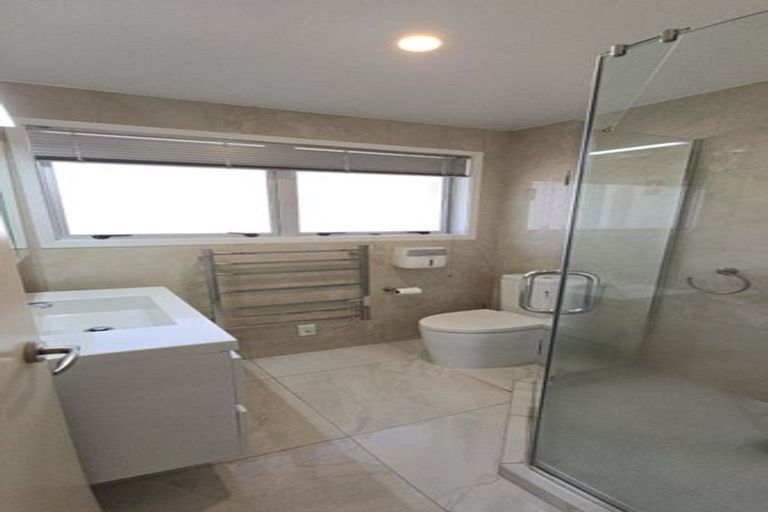 Photo of property in 38 Darren Crescent, Half Moon Bay, Auckland, 2012