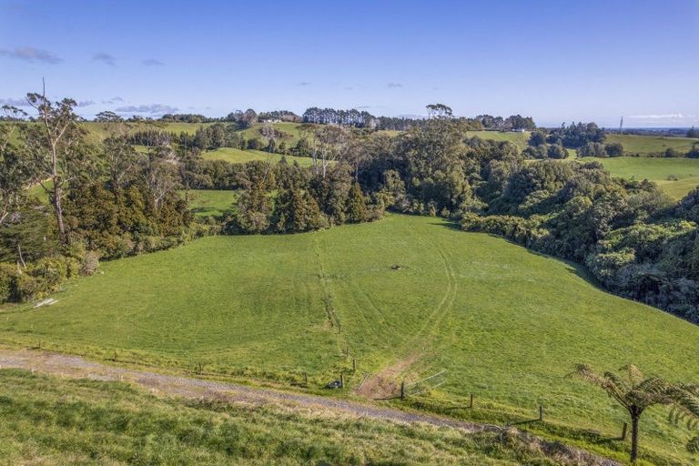 Photo of property in 114 Ackworth Road, Lepperton, New Plymouth, 4373