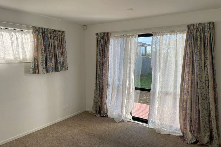 Photo of property in 3157 Great North Road, New Lynn, Auckland, 0600