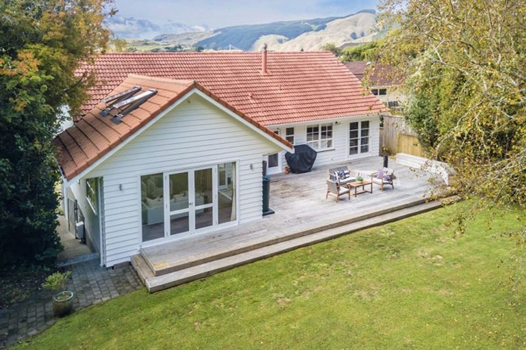 Photo of property in 8 Saint Annes Square, Tawa, Wellington, 5028
