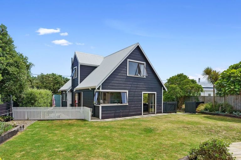 Photo of property in 16 Ngapaki Street, Waikanae Beach, Waikanae, 5036