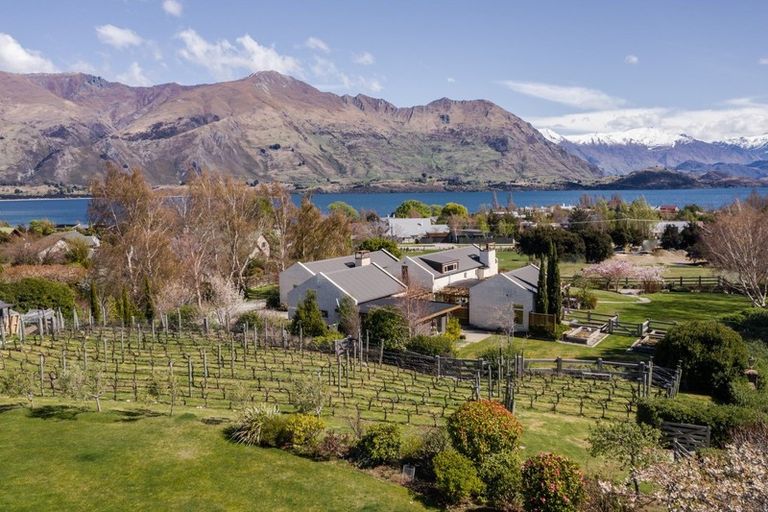 Photo of property in 239b Beacon Point Road, Wanaka, 9305
