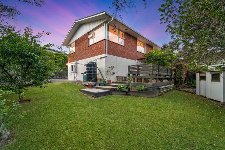 Photo of property in 5 Chevron Place, Castor Bay, Auckland, 0620