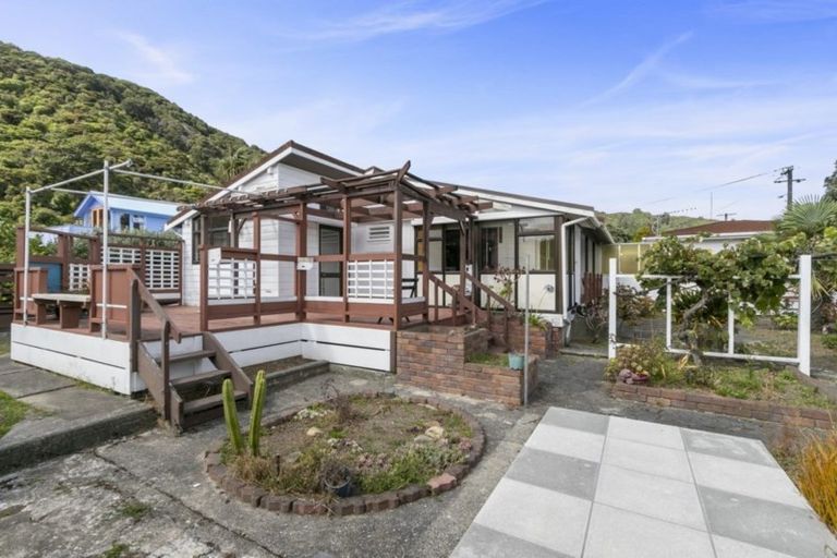 Photo of property in 16-18 Konini Street, Eastbourne, Lower Hutt, 5013