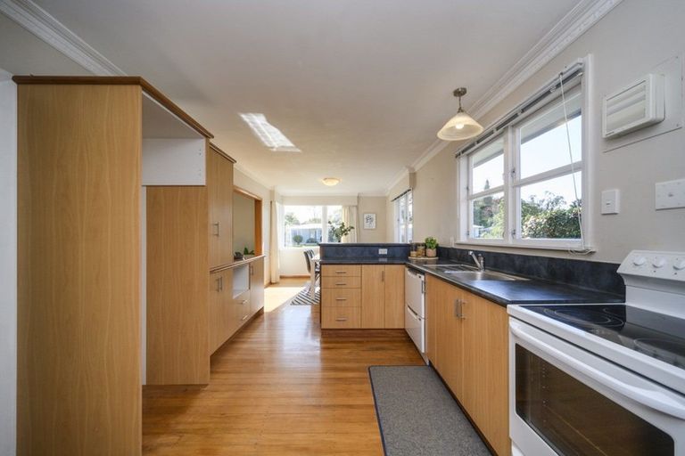 Photo of property in 6 Ruha Street, West End, Palmerston North, 4412