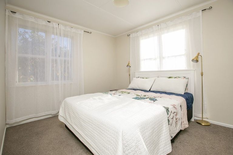 Photo of property in 60 Brandon Street, Featherston, 5710