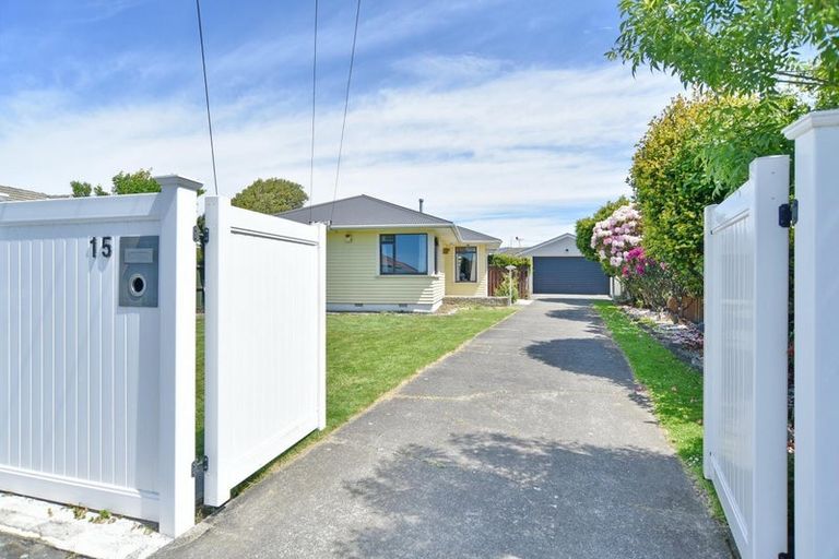 Photo of property in 15 Emlyn Place, Avondale, Christchurch, 8061