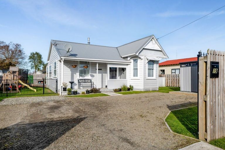 Photo of property in 19 Rosalind Street, Stratford, 4332