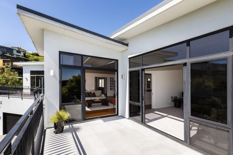 Photo of property in 16 Iles Lane, Cashmere, Christchurch, 8022