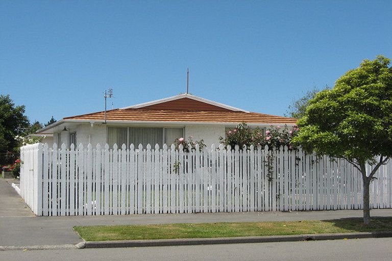 Photo of property in 1/8 Lamorna Road, Parklands, Christchurch, 8083