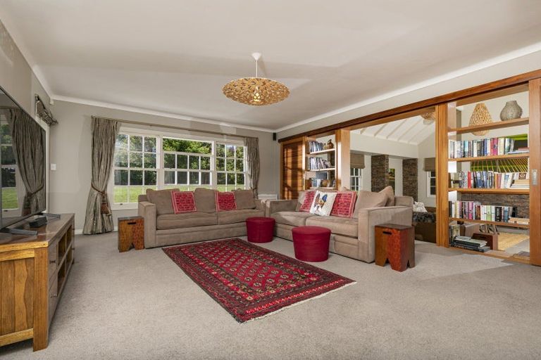 Photo of property in 21 Koraha Road, Kumeu, 0892