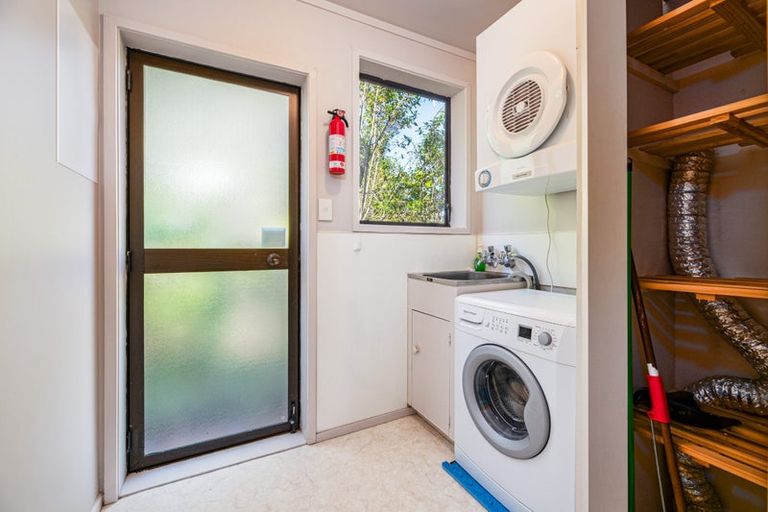 Photo of property in 2/84a Avonleigh Road, Green Bay, Auckland, 0604