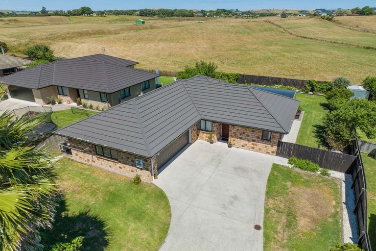 Photo of property in 26 Breaker Grove, Waiuku, 2123