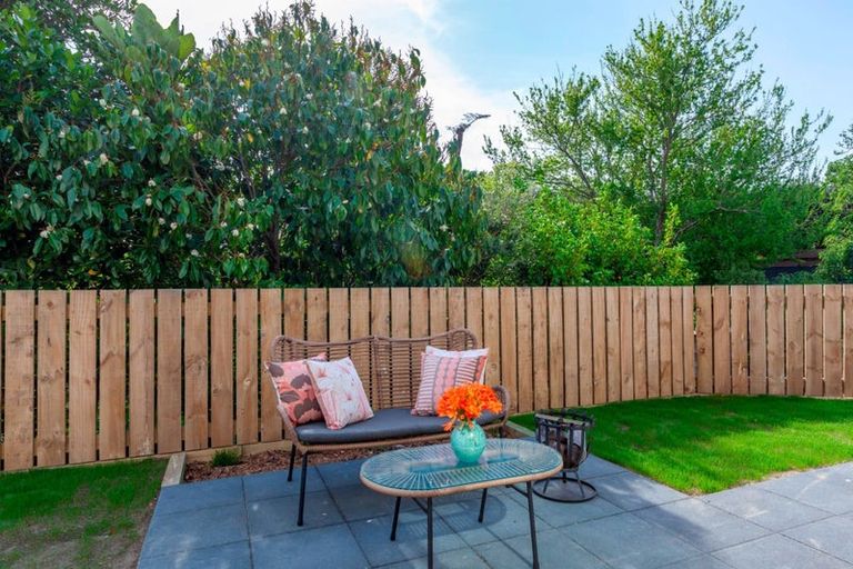 Photo of property in 77 Amohia Street, Paraparaumu, 5032