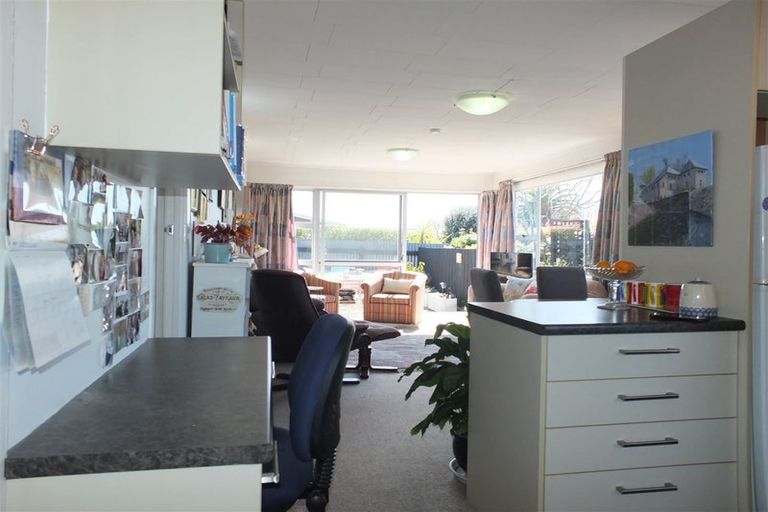 Photo of property in 2/21 Oxford Street, West End, Timaru, 7910