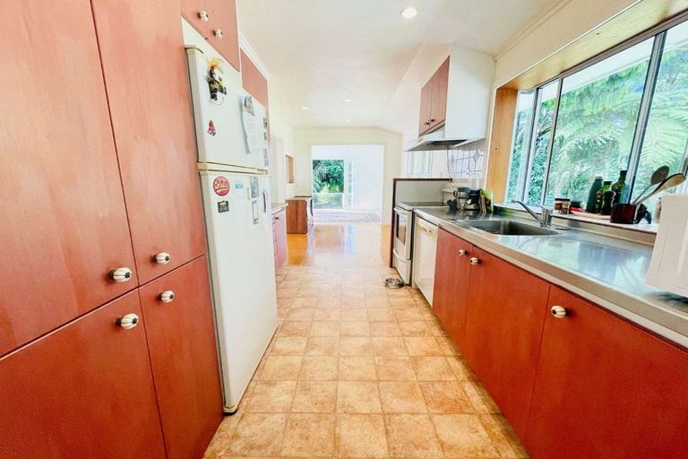 Photo of property in 163 Scenic Drive, Titirangi, Auckland, 0604