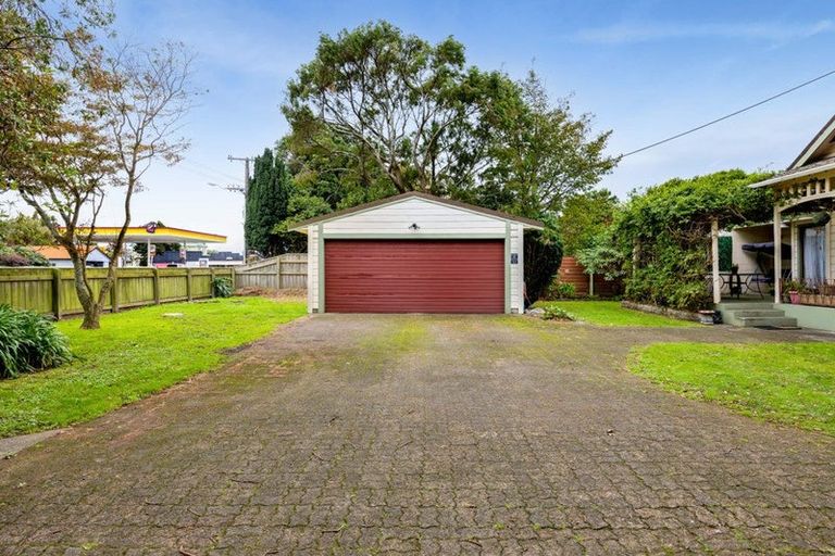 Photo of property in 237 South Road, Hawera, 4610