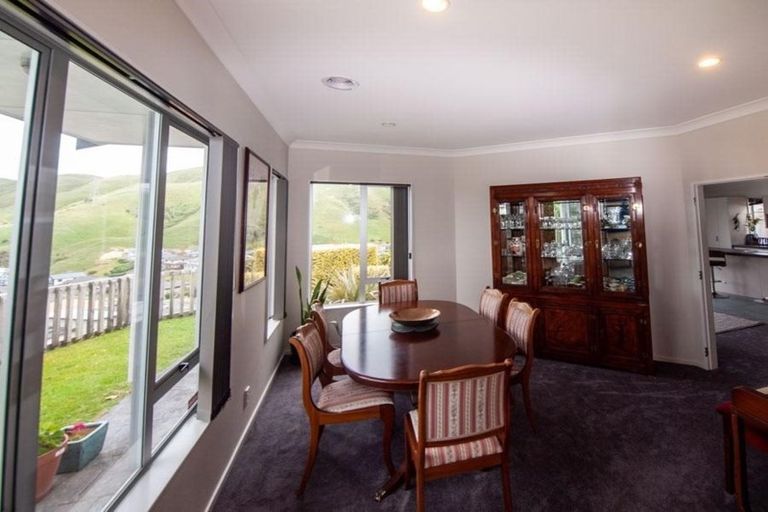 Photo of property in 10 Didsbury Grove, Churton Park, Wellington, 6037