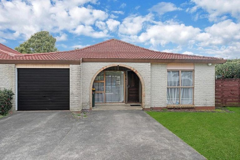 Photo of property in 7a Kirrama Place, Conifer Grove, Takanini, 2112