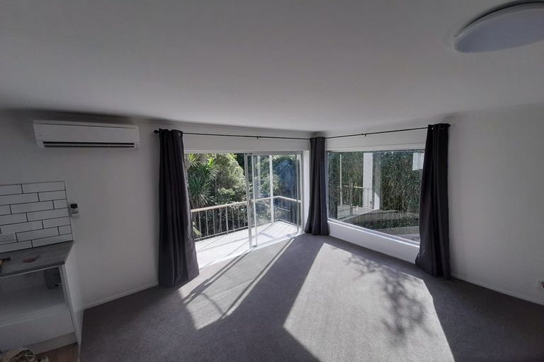 Photo of property in 37 West Lynn Road, Titirangi, Auckland, 0604